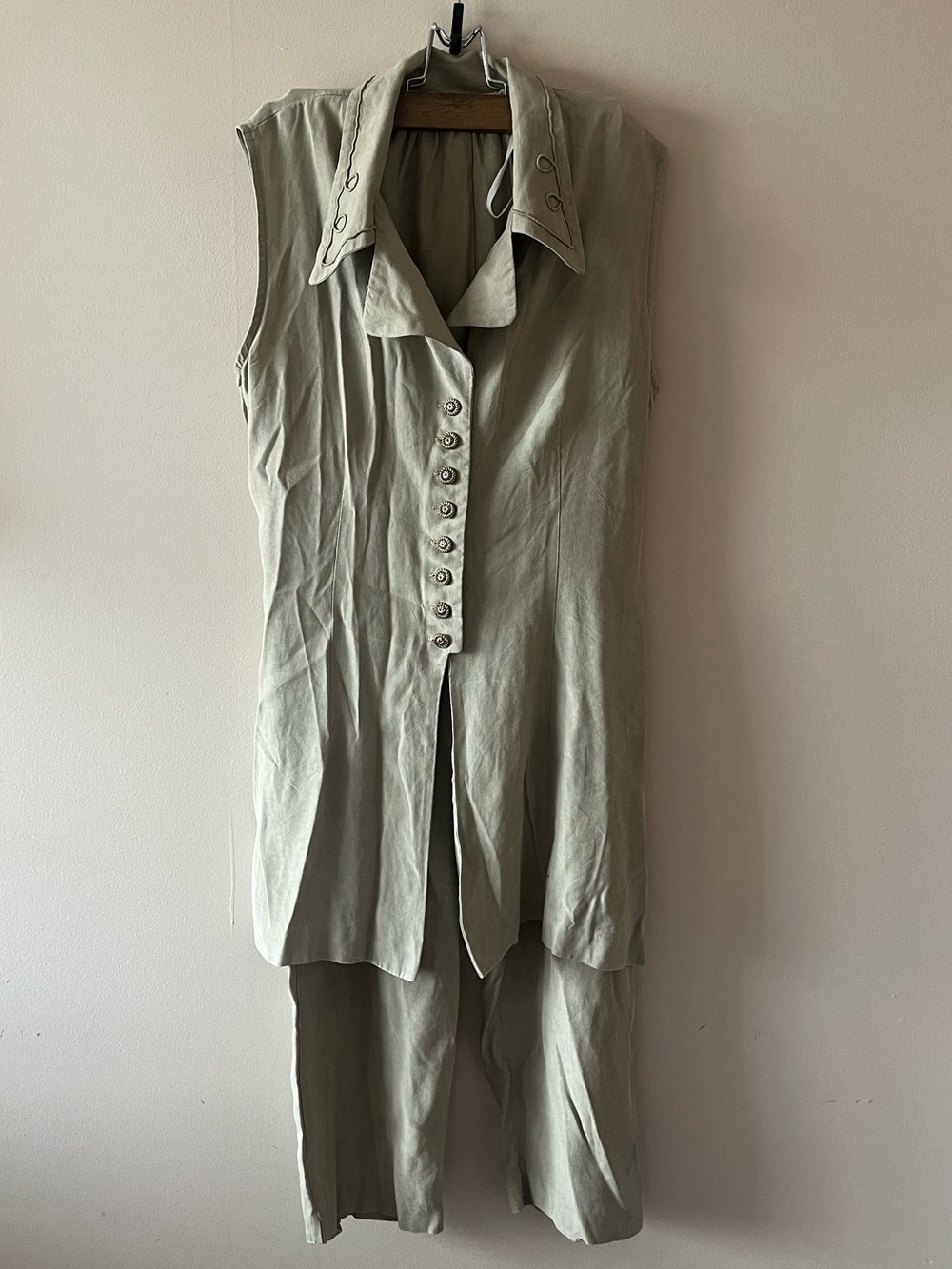 Sleeveless Button-Front Suit Set - Vintage